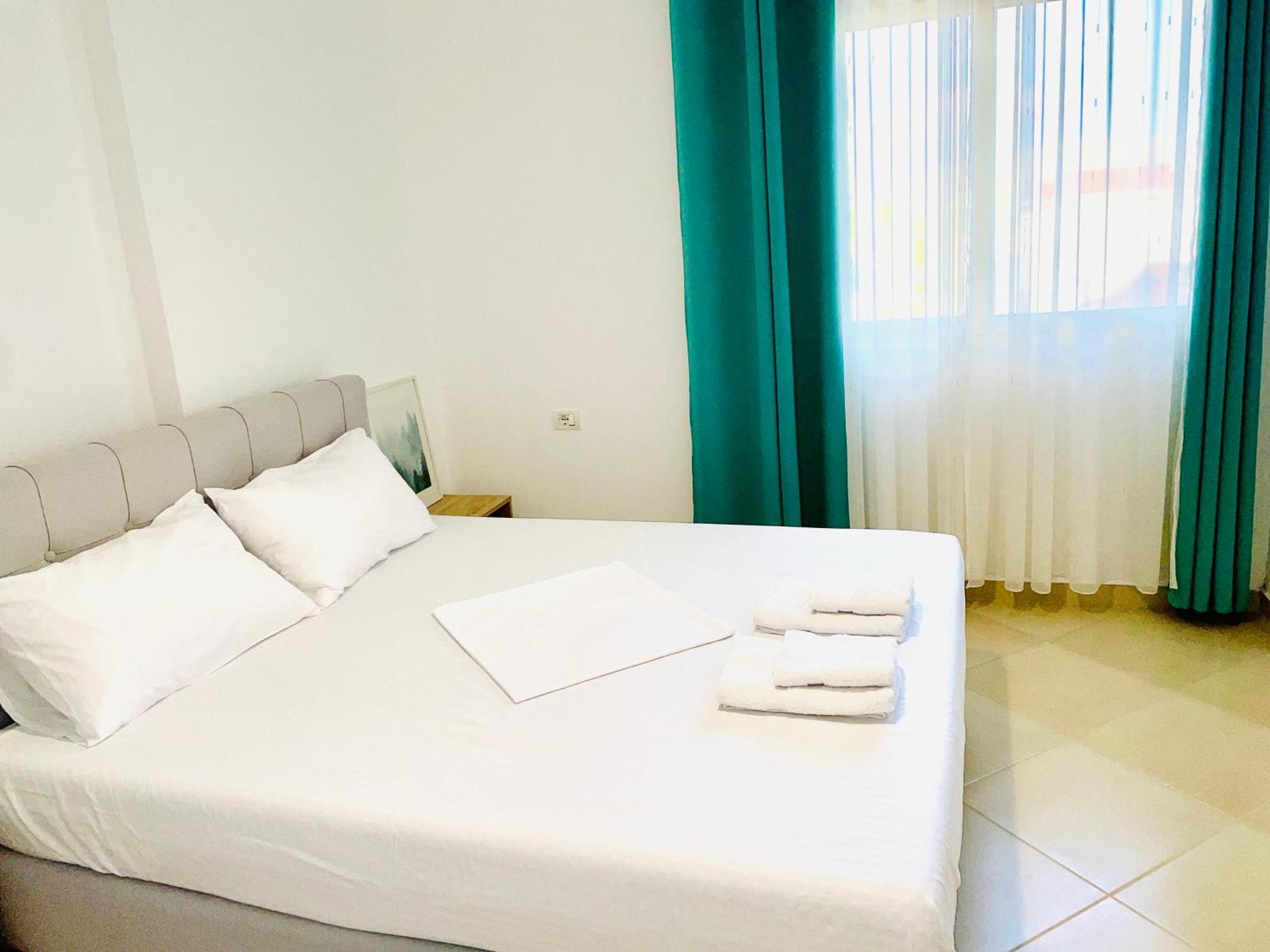 Divjaka Apartments 3 - City Center Bagian luar foto
